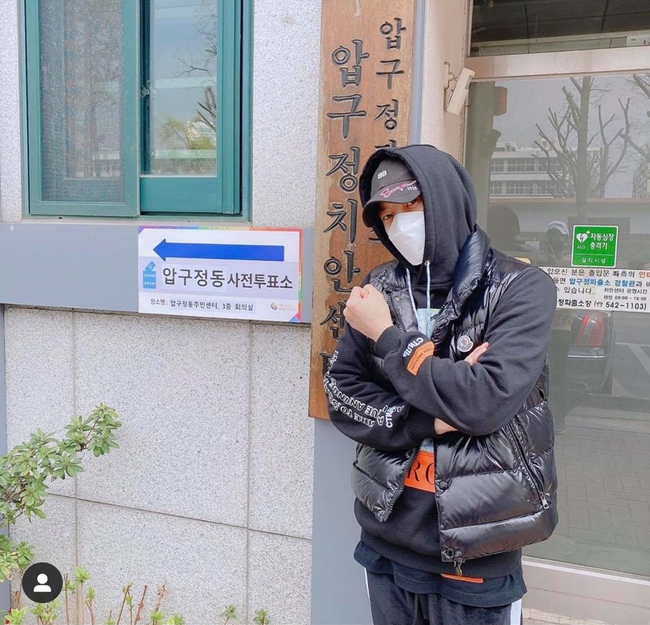 Park Seo Joon, Siwon cùng loạt sao Hàn đeo khẩu trang hào hứng đi bầu cử Quốc hội giữa mùa dịch - Ảnh 5.