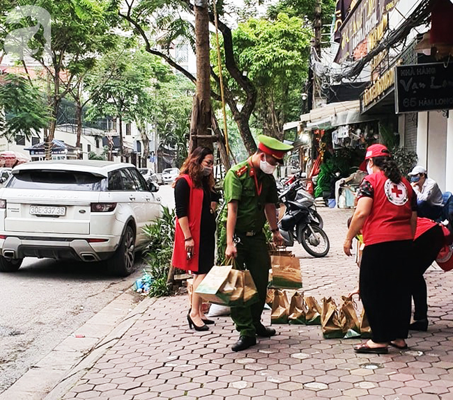 &quot;Ai cần cứ đến lấy&quot; xuất hiện người đi ô tô, người sang chảnh và những câu trả lời về chương trình - Ảnh 7.