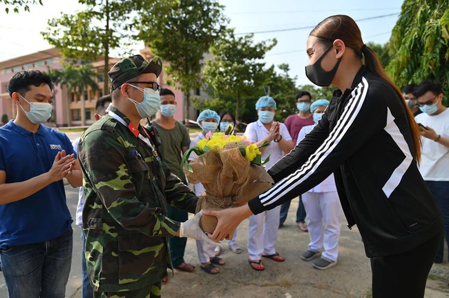 Võ Hoàng Yến: Những hình ảnh trong khu cách ly là con người chân thật nhất, sẽ thông báo nếu có &quot;tin vui&quot; - Ảnh 6.