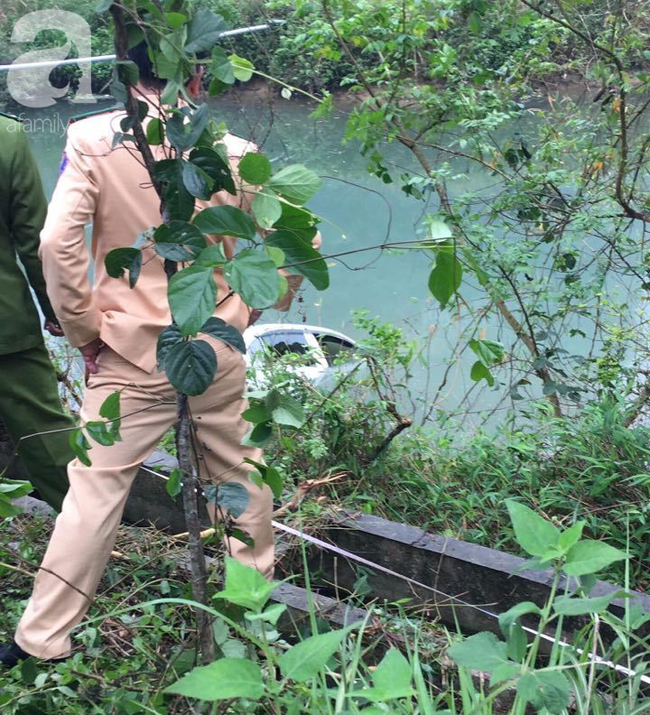 Lạng Sơn: Nữ tài xế mắc kẹt tử vong trên ghế lái sau khi ô tô con chìm xuống sông - Ảnh 3.