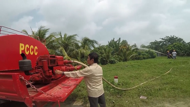 "Siêu xe chữa cháy" của những nông dân hai lúa - Ảnh 4. "Siêu xe chữa cháy" của những nông dân hai lúa - Ảnh 4.