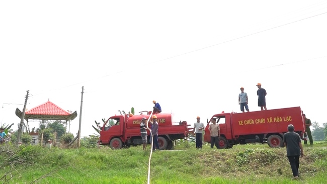 "Siêu xe chữa cháy" của những nông dân hai lúa - Ảnh 1. "Siêu xe chữa cháy" của những nông dân hai lúa - Ảnh 1.