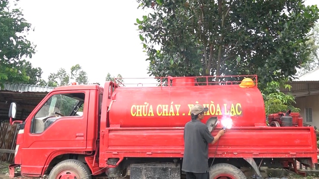 "Siêu xe chữa cháy" của những nông dân hai lúa - Ảnh 3. "Siêu xe chữa cháy" của những nông dân hai lúa - Ảnh 3.