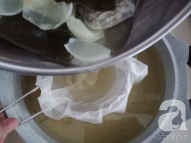 Học người Hàn cách nấu canh chả cá vừa ngon vừa đẹp đổi món cho cả nhà - Ảnh 5. Học người Hàn cách nấu canh chả cá vừa ngon vừa đẹp đổi món cho cả nhà - Ảnh 5.