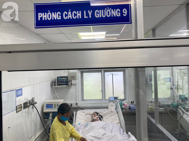 Rơi nước mắt cảnh mẹ chồng 75 tuổi vay nóng cứu con dâu nguy kịch: “Lỡ con có gì, má ráng ở lại nuôi cháu…” - Ảnh 4.