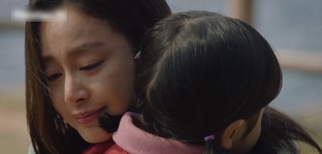 &quot;Hi Bye, Mama&quot; tập cuối: Kim Tae Hee bật khóc khi nghe được tiếng gọi &quot;mẹ&quot;, quyết định lấy cái chết để cứu con gái - Ảnh 3.