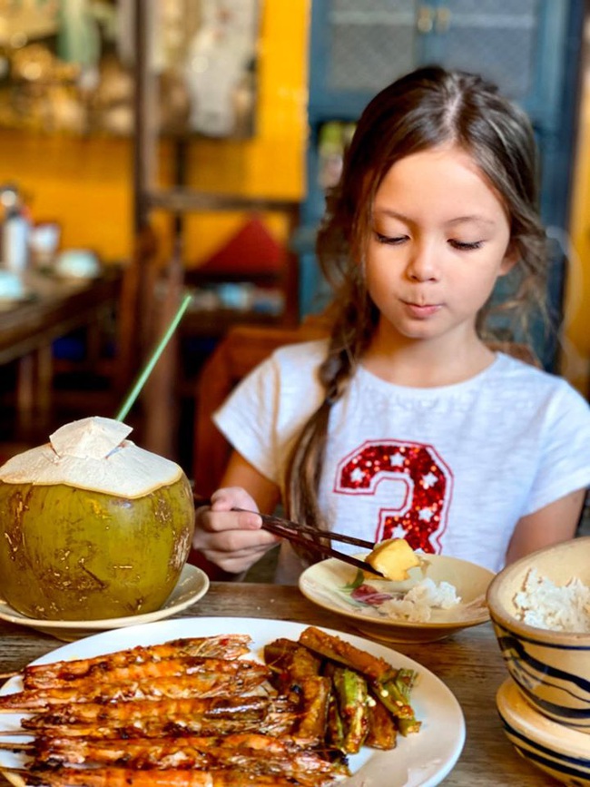Hai c&ocirc; b&eacute; con lai sắp đến tuổi lớn nh&agrave; sao Việt:  - Ảnh 8.