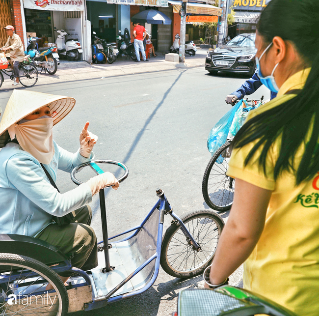 Khi người Sài Gòn không có gì ngoài tình yêu nên &quot;chẳng nỡ bỏ mặc lúc bà con cần sự giúp đỡ, ít cơm, gạo, mì giữ dùng lấy thảo&quot; trong những ngày đầu cách ly xã hội - Ảnh 21.