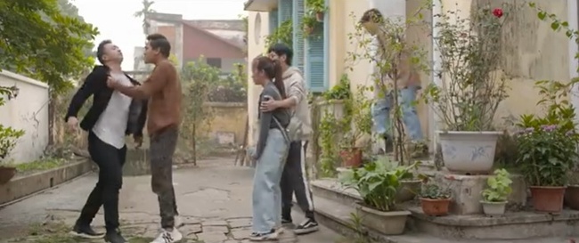 Nhà trọ Balanha: Mẹ bỉm sữa Hân bất ngờ được trai đẹp hộ tống về nhà, fan mong chờ màn ghen tuông của Lâm - Ảnh 6. Nhà trọ Balanha: Mẹ bỉm sữa Hân bất ngờ được trai đẹp hộ tống về nhà, fan mong chờ màn ghen tuông của Lâm - Ảnh 6.