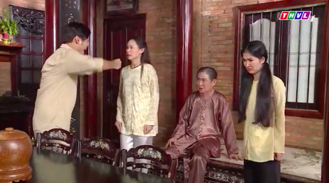"Luật trời": Hé lộ cảnh cha Tiến sờ mó Bích (Quỳnh Lam), cậu chủ đẹp trai tức giận mắng nhiếc nặng lời - Ảnh 5. "Luật trời": Hé lộ cảnh cha Tiến sờ mó Bích (Quỳnh Lam), cậu chủ đẹp trai tức giận mắng nhiếc nặng lời - Ảnh 5.