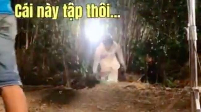 "Luật trời": Cậu chủ Tiến (Anh Tài) hé lộ cảnh làm nhục Bích (Quỳnh Lam) lúc nửa đêm - Ảnh 4. "Luật trời": Cậu chủ Tiến (Anh Tài) hé lộ cảnh làm nhục Bích (Quỳnh Lam) lúc nửa đêm - Ảnh 4.