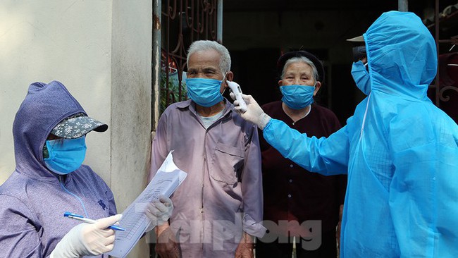 Cuộc sống trong thôn Hạ Lôi sau hơn mười ngày "cấm cung" vì COVID-19 - Ảnh 2. Cuộc sống trong thôn Hạ Lôi sau hơn mười ngày "cấm cung" vì COVID-19 - Ảnh 2.