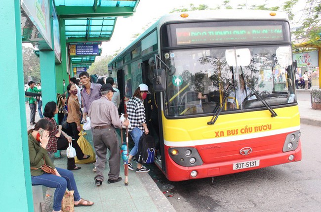Xe buýt Hà Nội hoạt động 20-30% lượt chuyến từ sáng 23/4 - Ảnh 1.