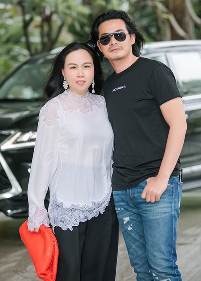 Đây chính là nguyên nhân khiến Quách Ngọc Ngoan quyết định xăm hình Phượng Chanel lên ngực trái - Ảnh 2. Đây chính là nguyên nhân khiến Quách Ngọc Ngoan quyết định xăm hình Phượng Chanel lên ngực trái - Ảnh 2.