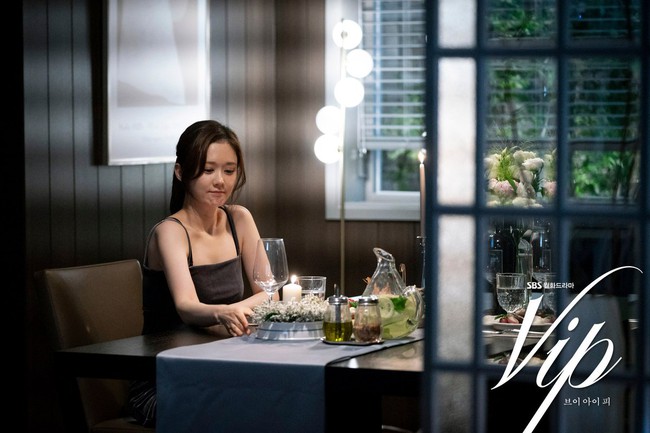 &quot;Bà cả&quot; Jang Nara và Kim Hee Ae đều thích diện đồ đen khi hẹn hò: Trông thật sang mà cũng u ám như con đường hôn nhân của hai chị vậy - Ảnh 5.