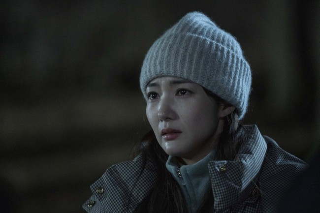 Park Min Young đẹp mê mẩn trong bộ ảnh &quot;màu nước mắt&quot;, đôi mắt ngấn lệ đốn tim người hâm mộ - Ảnh 3.