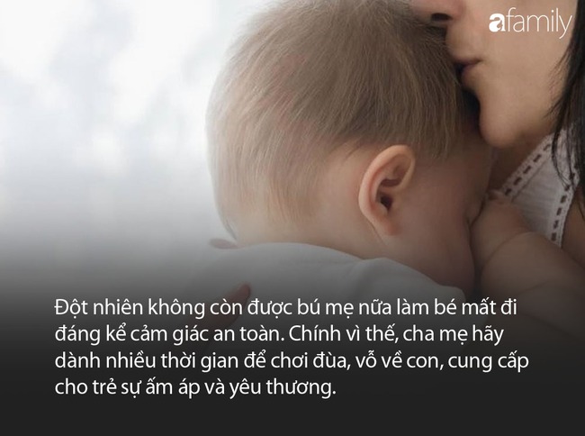 Cậu bé 10 tuổi lao vào mẹ vạch áo đòi bú bằng được, còn người mẹ chỉ đành &quot;bất lực&quot; vì không cai nổi sữa cho con - Ảnh 5.