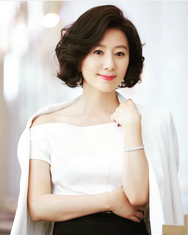 Nữ chính U55 của &quot;Thế giới hôn nhân&quot;: Biểu tượng sắc đẹp Hàn Quốc thập niên 90, cuộc hôn nhân như trong phim với  &quot;Bill Gates xứ Hàn&quot; - Ảnh 3.