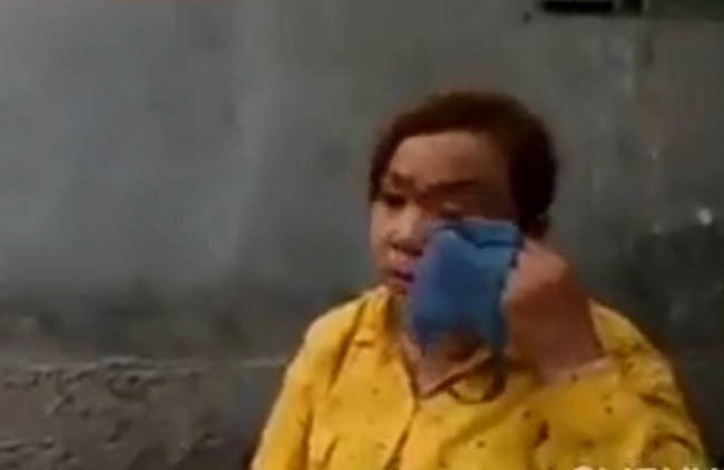 Người phụ nữ vừa đánh đập, nguyền rủa mẹ già "chết sớm đi" ở An Giang lần đầu lên tiếng phân trần: "Clip đang lan truyền là lần duy nhất tôi làm vậy với mẹ" - Ảnh 3. Người phụ nữ vừa đánh đập, nguyền rủa mẹ già "chết sớm đi" ở An Giang lần đầu lên tiếng phân trần: "Clip đang lan truyền là lần duy nhất tôi làm vậy với mẹ" - Ảnh 3.