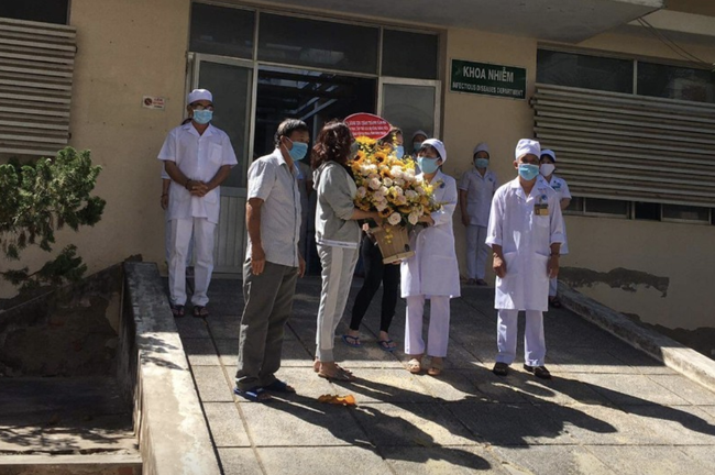 Thêm 10 người mắc Covid-19 được công bố khỏi bệnh, trong đó có nữ doanh nhân ở Bình Thuận - Ảnh 2.