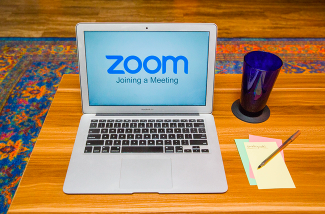 Chị em công sở cẩn thận về 2 lỗi bảo mật của app Zoom - ứng dụng đang được sử dụng rất nhiều để làm việc online - Ảnh 2.