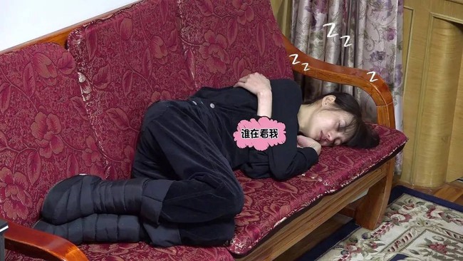 Khi buồn ngủ là Trịnh Sảng cũng chẳng quản chuyện có lạnh hay không.