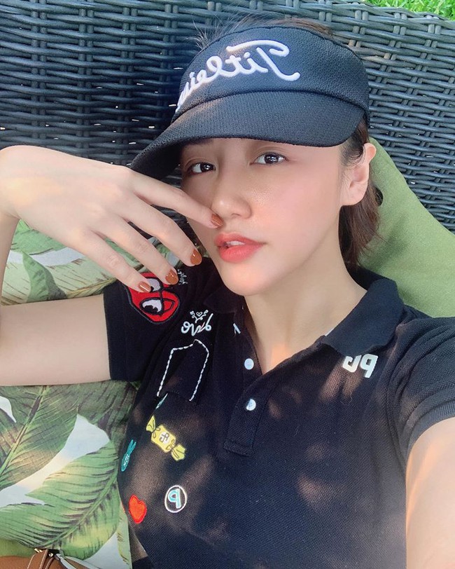 Văn Mai Hương đi đánh golf khi được nghỉ lễ.