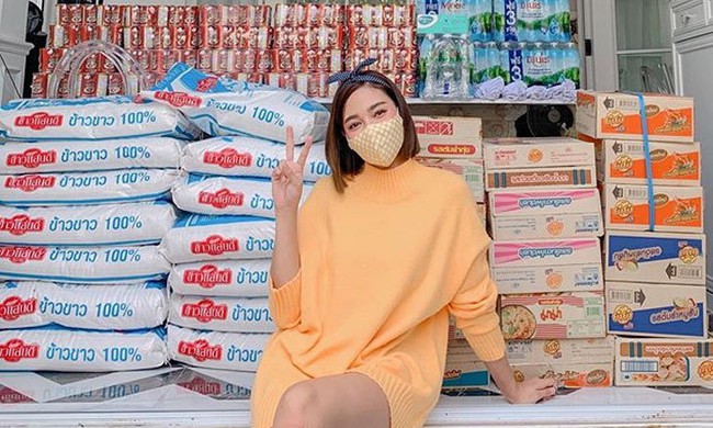 Sao châu Á hỗ trợ người dân giữa đại dịch: Lee Hyori miễn phí tiền thuê nhà, &quot;mỹ nhân đẹp nhất Philippines&quot; nấu hàng trăm bữa ăn cho đội chống Covid-19 - Ảnh 8.