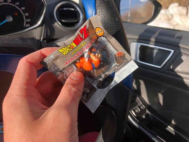 Xe &ocirc; t&ocirc; bị m&oacute;p nhưng chưa c&oacute; tiền đi sửa, chủ xe đ&atilde; c&oacute; c&aacute;ch khắc phục cực th&ocirc;ng minh khiến ai nấy đều ngỡ ng&agrave;ng - Ảnh 3.