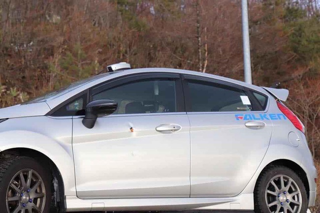 Xe &ocirc; t&ocirc; bị m&oacute;p nhưng chưa c&oacute; tiền đi sửa, chủ xe đ&atilde; c&oacute; c&aacute;ch khắc phục cực th&ocirc;ng minh khiến ai nấy đều ngỡ ng&agrave;ng - Ảnh 4.