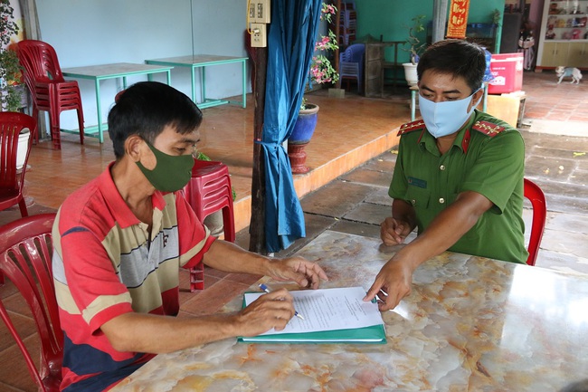 Công an An Giang hạ quyết tâm trong trận chiến cuối cùng - Ngăn chặn và đẩy lùi Covid 19 - Ảnh 2.