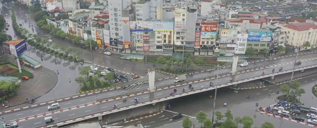 Clip: Những &quot;điểm đen&quot; tắc đường ở Hà Nội giữa mùa dịch khi nhìn từ trên cao - Ảnh 4.