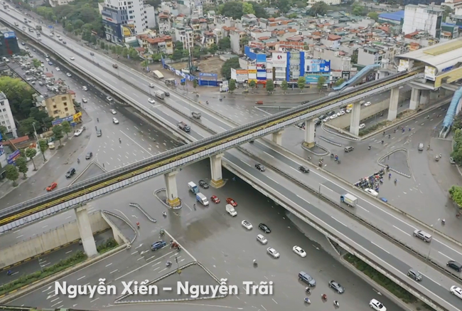 Clip: Những &quot;điểm đen&quot; tắc đường ở Hà Nội giữa mùa dịch khi nhìn từ trên cao - Ảnh 1.