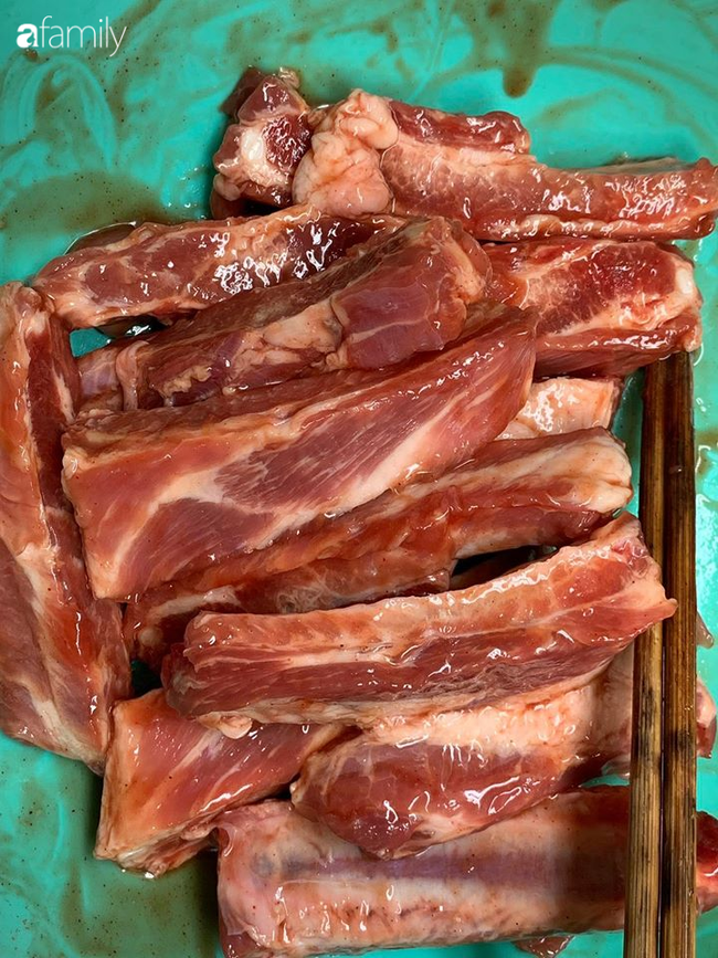 Thịt lợn nội vẫn neo giá cao không chịu giảm, bà nội trợ Việt chuyển sang ăn thịt lợn và sườn nhập khẩu giá rẻ hơn cả 1/2 tiền - Ảnh 6.