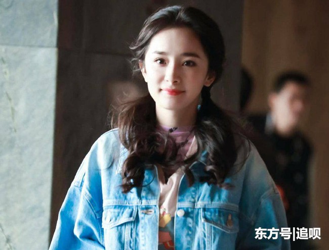 Sau tin đồn hẹn hò Địch Lệ Nhiệt Ba, Đặng Luân quay show mới cùng Dương Mịch, Ngụy Đại Huân vắng mặt? - Ảnh 3. Sau tin đồn hẹn hò Địch Lệ Nhiệt Ba, Đặng Luân quay show mới cùng Dương Mịch, Ngụy Đại Huân vắng mặt? - Ảnh 3.