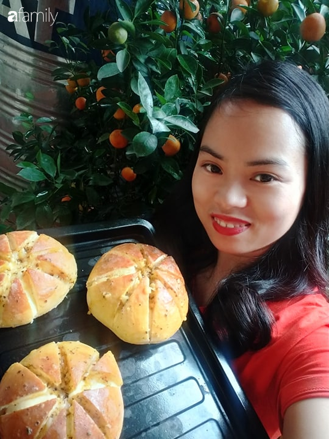 Thất nghiệp đúng mùa dịch, bà nội trợ Hà Nội ở nhà làm bánh mỳ bơ tỏi &quot;vẫn sống ổn&quot; và nhét túi 15 triệu/tháng - Ảnh 1.