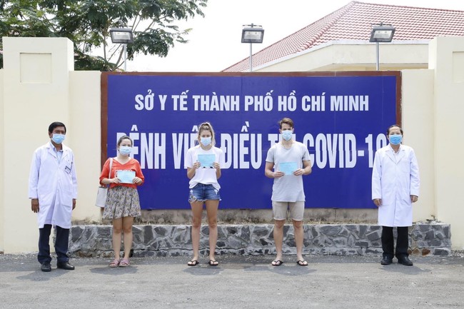 Thêm 4 bệnh nhân nhiễm Covid-19 tại Việt Nam được Bộ Y tế công bố khỏi bệnh - Ảnh 1.