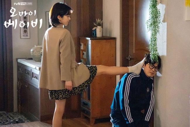 Jang Nara làm &quot;chị đại&quot; trong phim mới: Túm cổ áo, lấy chân đạp người yêu &quot;dính&quot; tường - Ảnh 4.