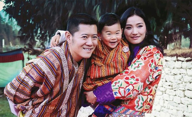 Hoàng hậu &quot;vạn người mê&quot; Bhutan: Người mẹ coi việc nuôi dưỡng con giống như chăm một cây xanh, tưởng chừng đơn giản nhưng không phải ai cũng làm được - Ảnh 9.