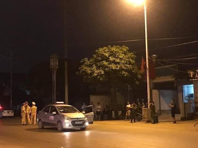 Quảng Ninh: Tài xế taxi nguy kịch nghi bị cướp tấn công bằng hung khí - Ảnh 2.