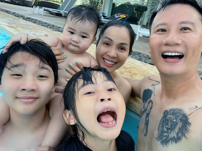 Ho&agrave;ng B&aacute;ch b&agrave;y tỏ: Hết Tết, ổn định đội h&igrave;nh, mai lại bắt đầu dậy sớm l&agrave;m xe &ocirc;m! Nghỉ m&atilde;i ch&aacute;n rồi!.
