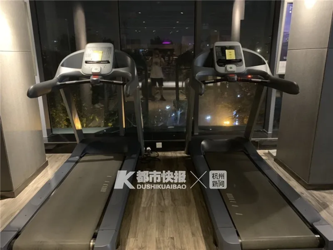 Người phụ nữ bị điện giật khi đang chạy bộ trên máy, vị trí phát ra dòng điện gây chú ý vì nhiều người hay chạm vào - Ảnh 1. Người phụ nữ bị điện giật khi đang chạy bộ trên máy, vị trí phát ra dòng điện gây chú ý vì nhiều người hay chạm vào - Ảnh 1.
