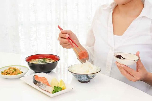 7 thói quen ăn uống đáng học hỏi của người Nhật, giúp họ có tuổi thọ cao nhất thế giới - Ảnh 2.