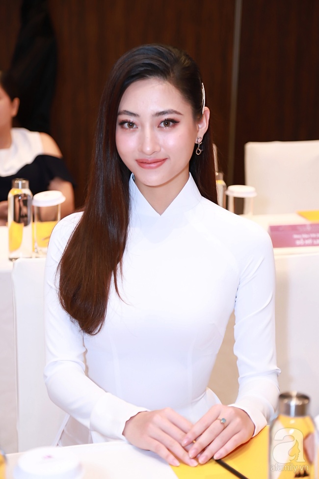Hoa hậu Mỹ Linh, Tiểu Vy, Thùy Linh cùng dàn hậu đồng loạt diện áo dài trắng - Ảnh 10.