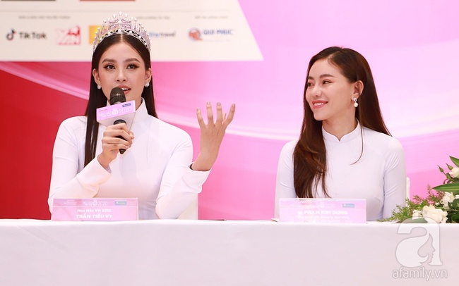 Hoa hậu Mỹ Linh, Tiểu Vy, Thùy Linh cùng dàn hậu đồng loạt diện áo dài trắng - Ảnh 6.