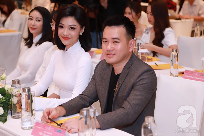 Hoa hậu Mỹ Linh, Tiểu Vy, Thùy Linh cùng dàn hậu đồng loạt diện áo dài trắng - Ảnh 13.