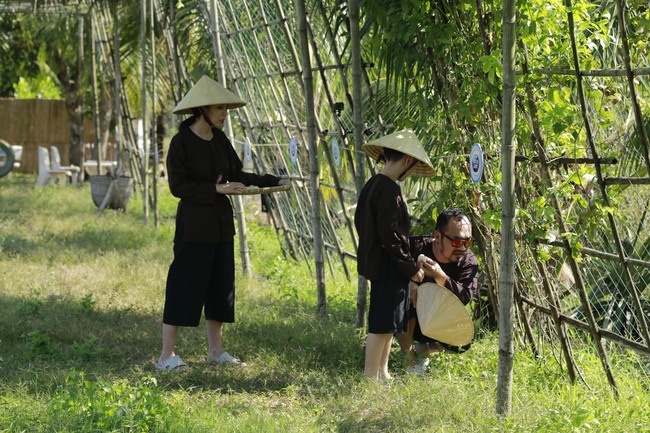 Con trai Thu Trang - Tiến Luật nhắc tên con gái Đoan Trang, lại còn e thẹn cực đáng yêu  - Ảnh 6.