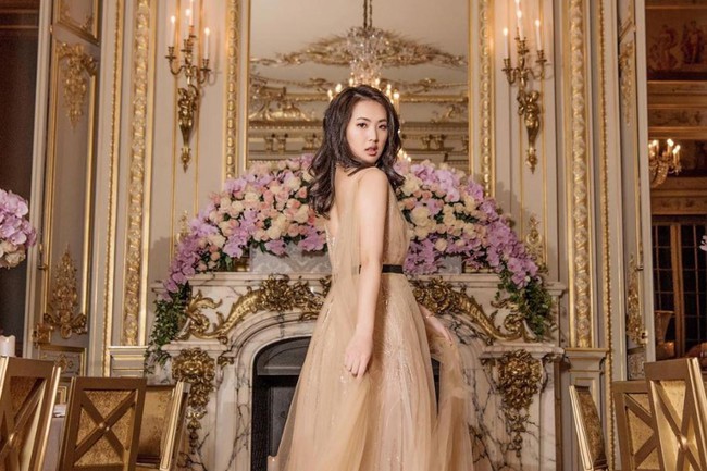 Nàng tiểu thư "ngậm thìa bạc" trong giới siêu giàu, từng gây sốt tại vũ hội xa hoa nhất hành tinh sau 2 năm có cuộc sống hoàn toàn khác - Ảnh 1. Nàng tiểu thư "ngậm thìa bạc" trong giới siêu giàu, từng gây sốt tại vũ hội xa hoa nhất hành tinh sau 2 năm có cuộc sống hoàn toàn khác - Ảnh 1.