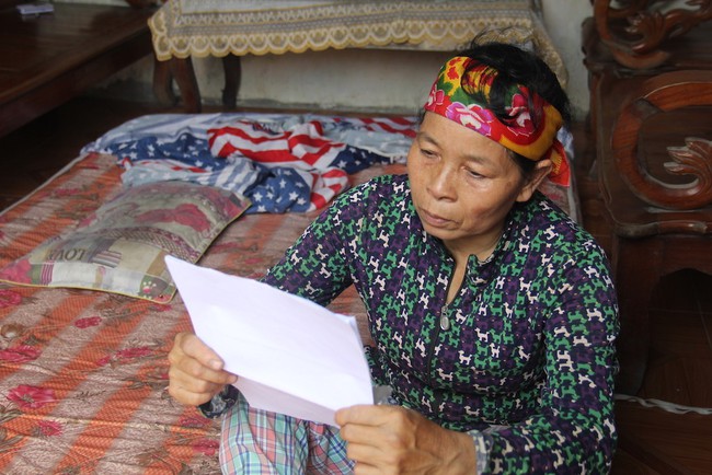 Góa phụ đội đơn tìm công lý cho con gái tật nguyền bị hàng xóm hiếp dâm - Ảnh 2. Góa phụ đội đơn tìm công lý cho con gái tật nguyền bị hàng xóm hiếp dâm - Ảnh 2.