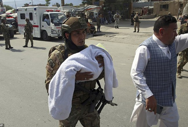 Afghanistan rúng động vì vụ thảm sát bà bầu và trẻ sơ sinh - Ảnh 1.